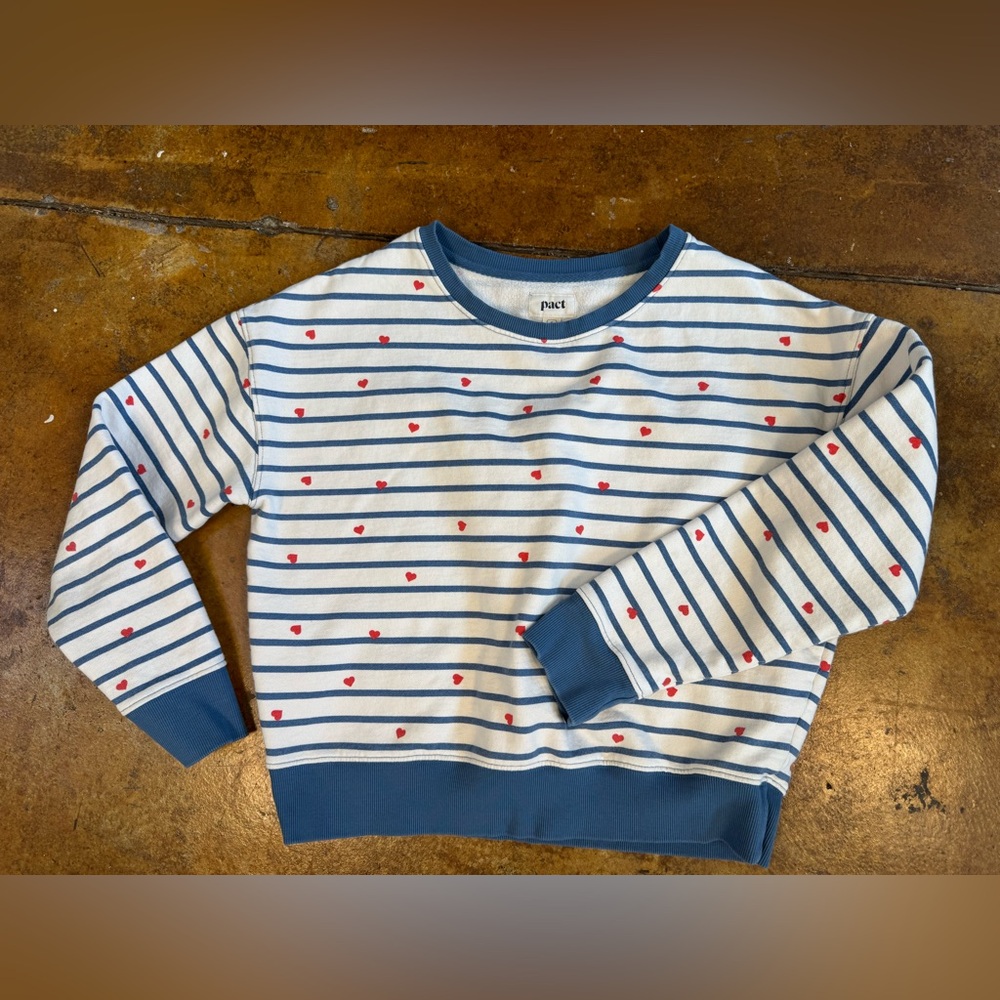 PACT Scattered Hearts Graphic Slouchy Sweatshirt in blue & cream stripes small